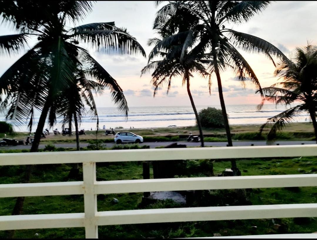 Corniche Beach Resort Mulappilangād Exterior foto